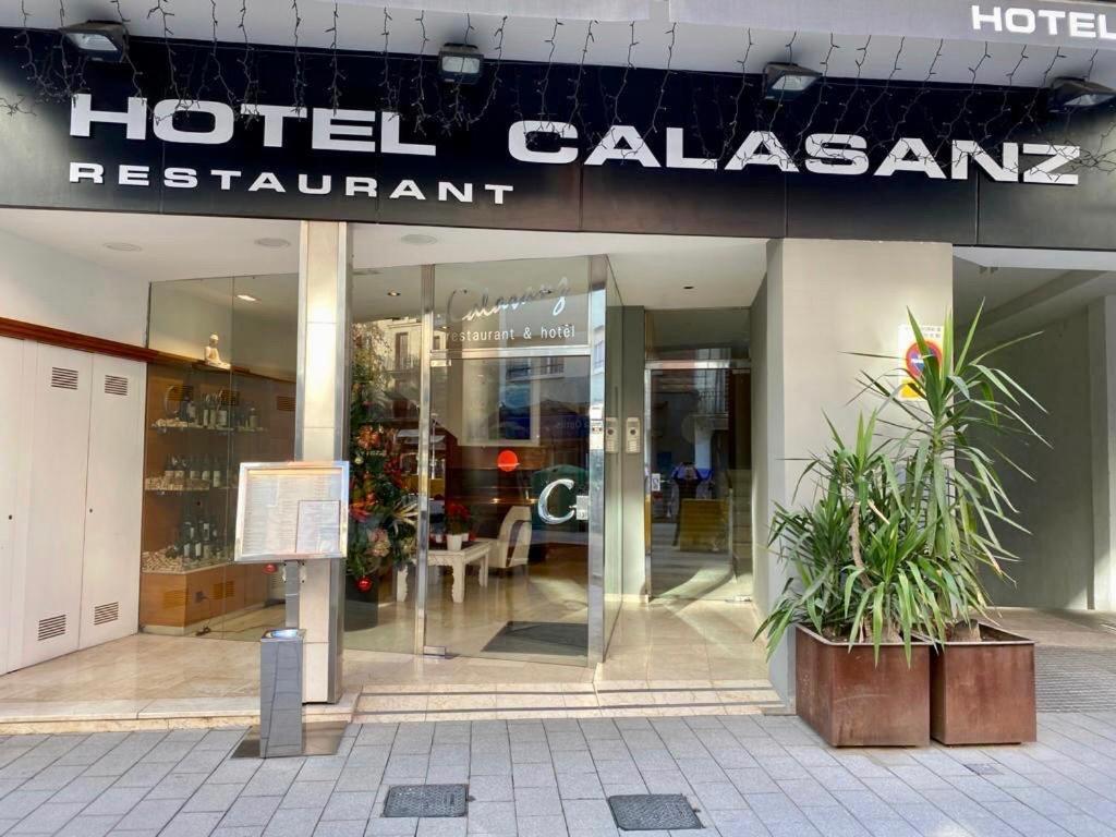 Hotel Calasanz Molins de Rei Exterior foto