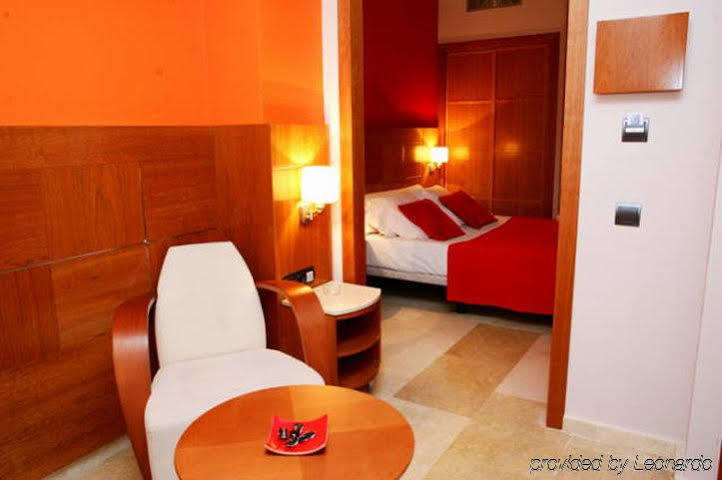 Hotel Calasanz Molins de Rei Zimmer foto